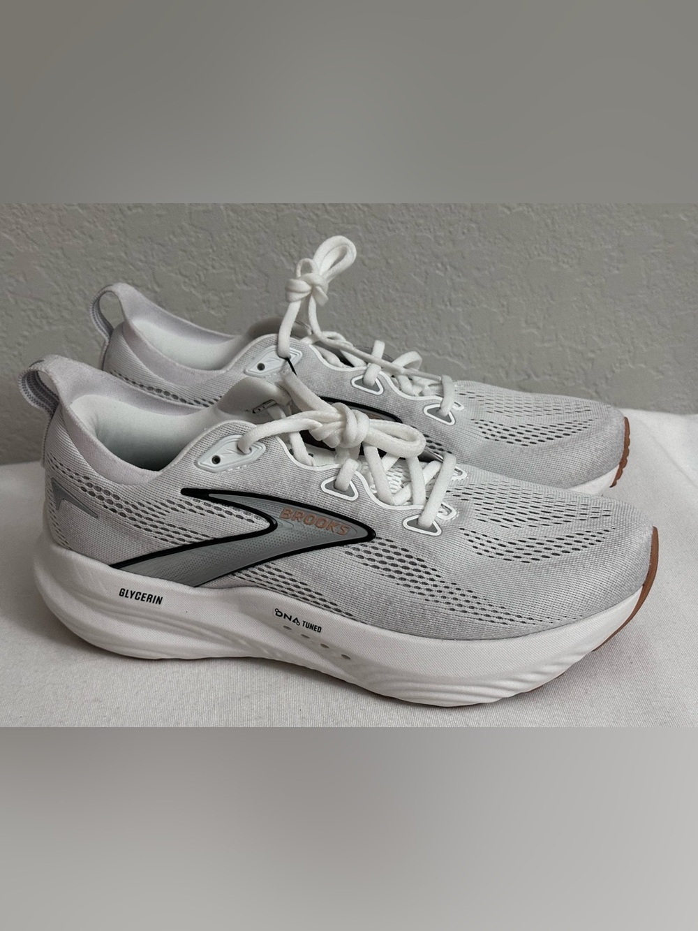 Brooks Women's Glycerin 22 Running Shoes Size 10 Wide White/Grey/Black NEW
